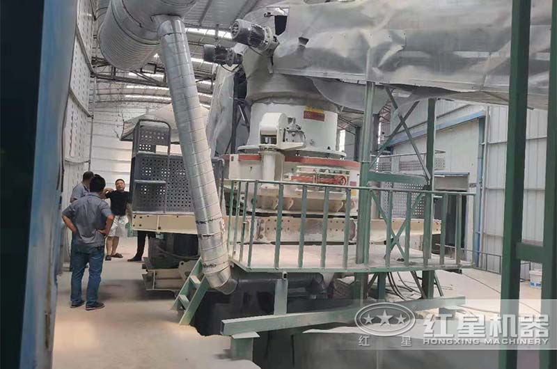 帶客戶參觀加工現(xiàn)場