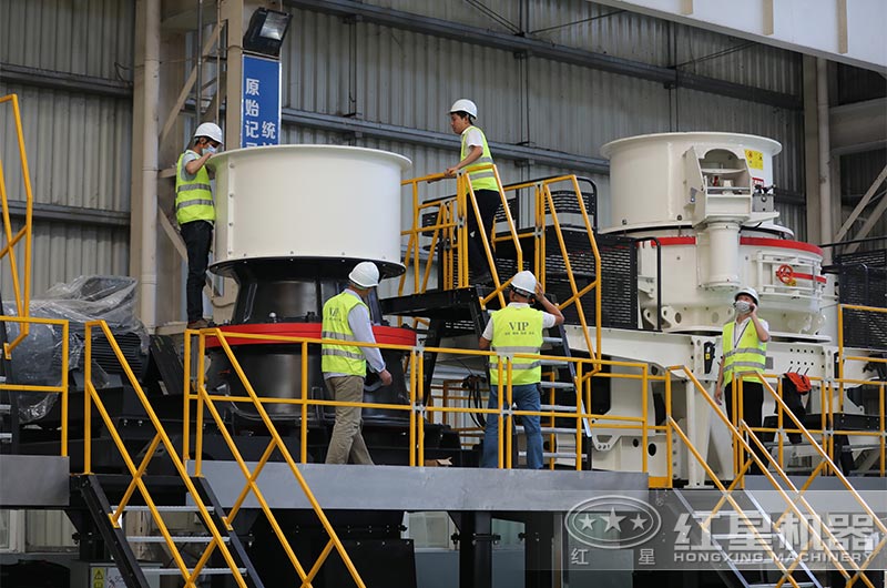 客戶來廠考察圓錐破和制砂機(jī)