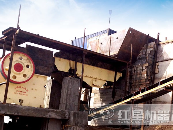 320x1000破碎機(jī)作業(yè)現(xiàn)場